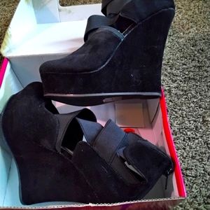 Black high wedge sandal